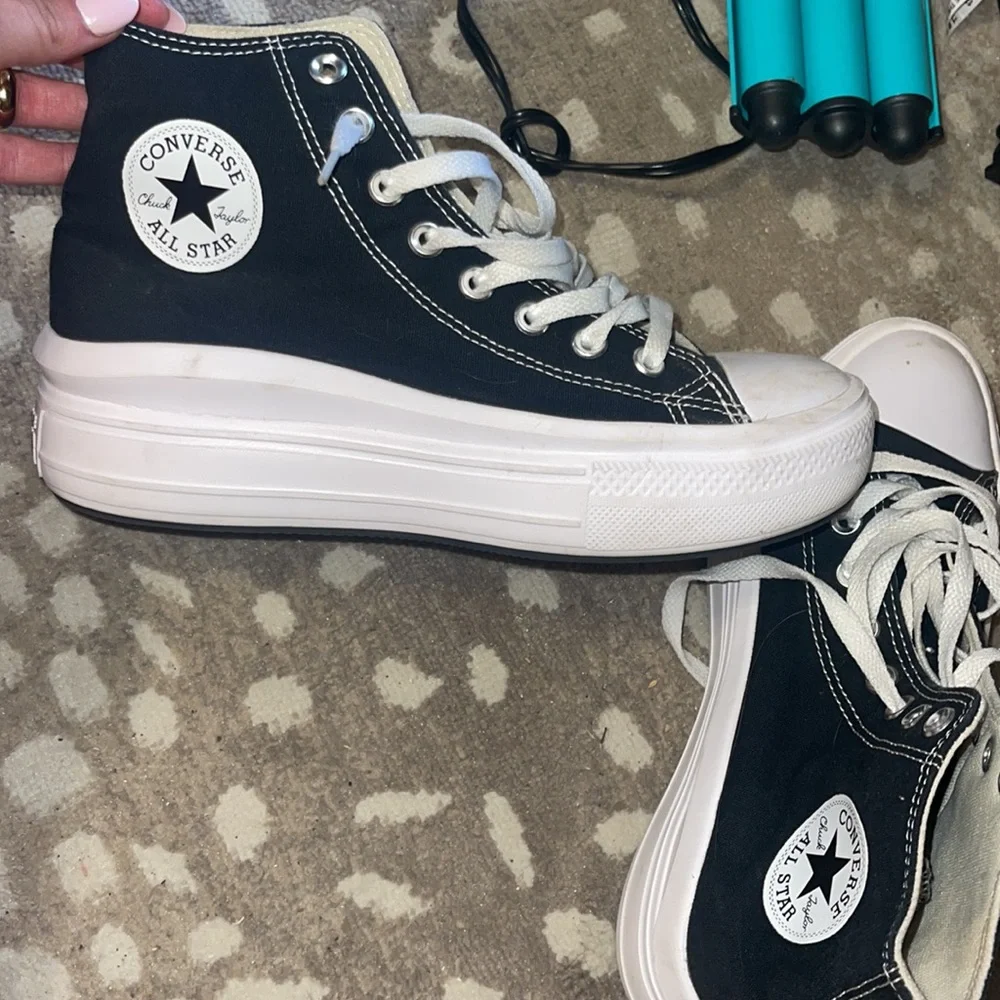 Size 9 converse - Picture 2 of 2